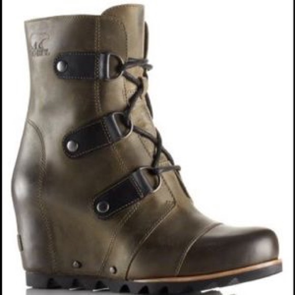 Sorel Shoes - Sorel Joan is Arctic Mid Wedge in Nori